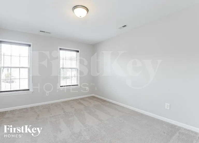 6698 Knob Hill Ct — Photo 12