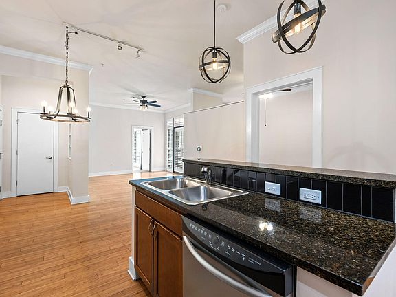 5th image of 129 Walnut St Unit 304