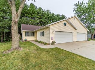 1711 N Hillcrest Dr, Baraboo, WI 53913