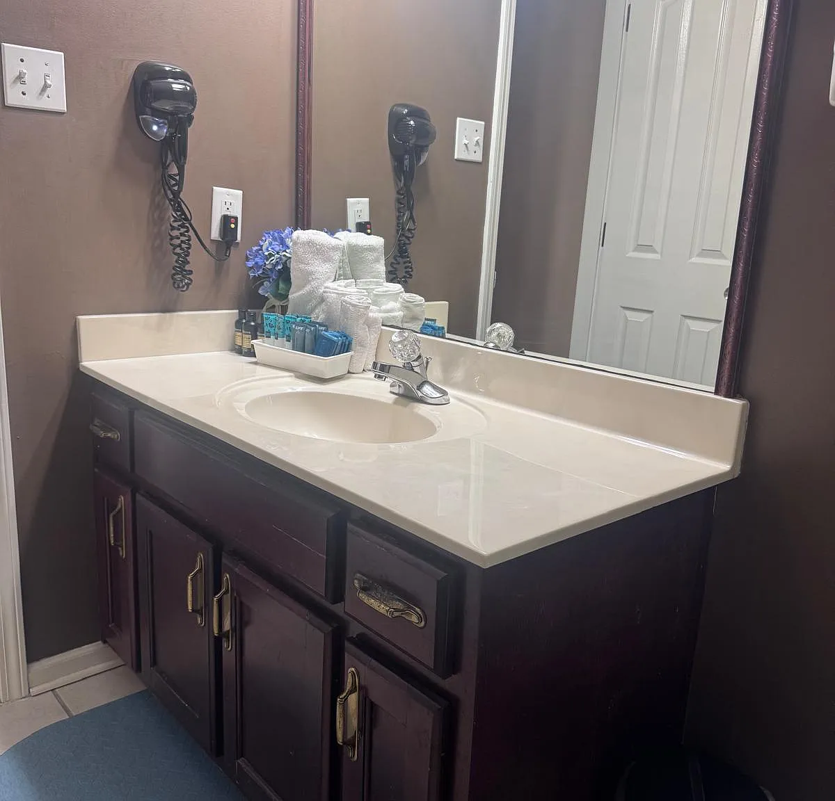 5 bed, 3200 sqft, $7,999 — Photo 3