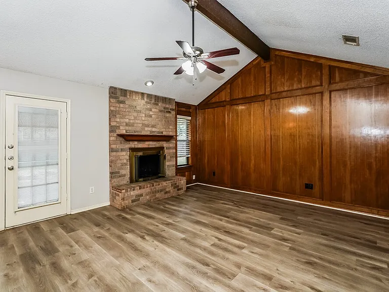 709 Daniels Dr — Photo 6