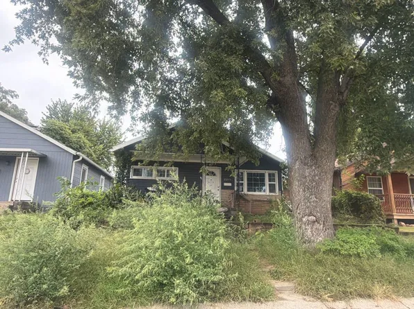 2215 Locust St, Saint Joseph, MO 64501