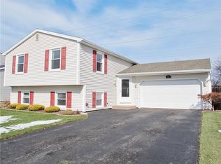 149 Pebbleview Dr, Rochester, NY 14612