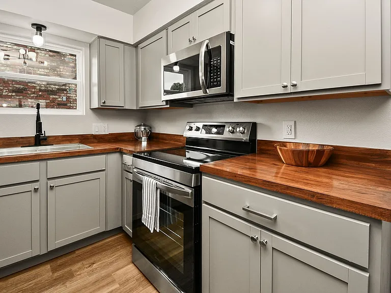 2035 S Florence Ave — Photo 46