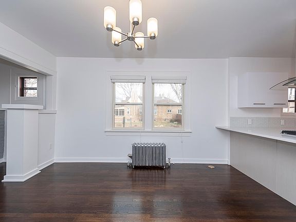 5th image of 2692 Clermont St