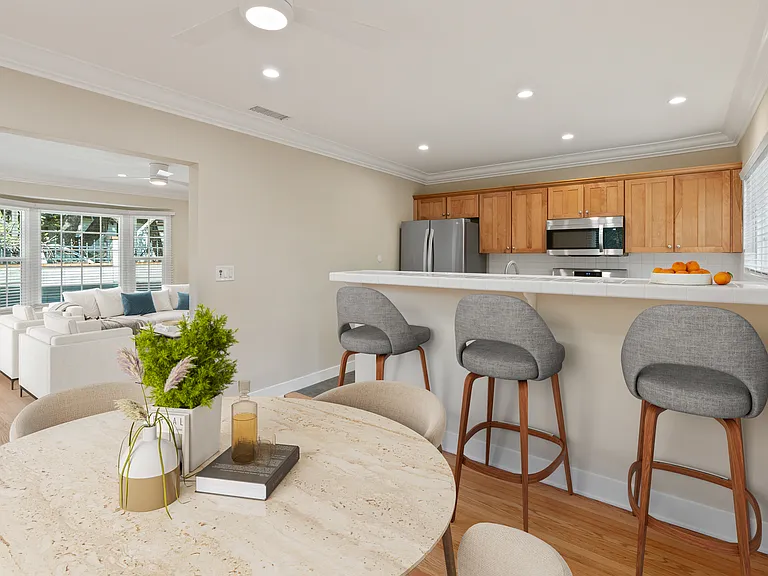 1712 N Ogden Dr — Photo 2