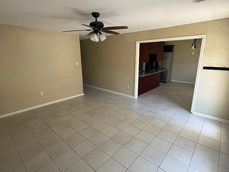 7509 Callahan Dr — Photo 2