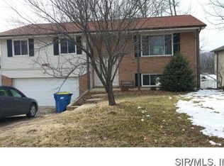 1832 Port Ln, Worden, IL 62097