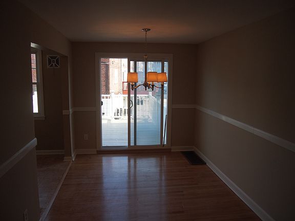 3rd image of 7 S Garfield Ave