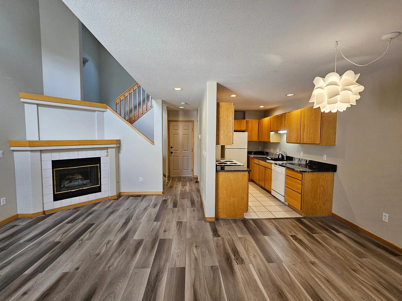 3 bed, 1473 sqft, $2,975 — Photo 4