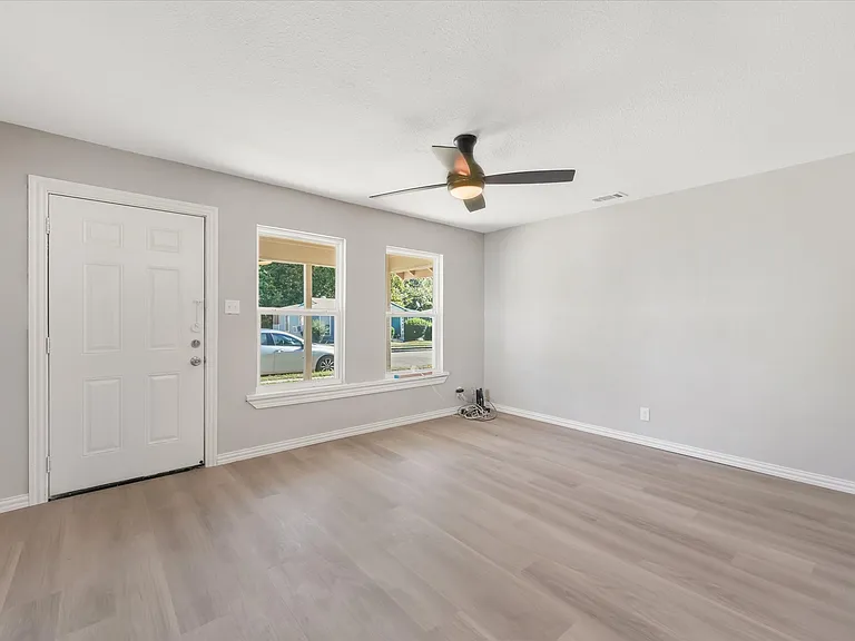 5329 Bourquin St — Photo 2