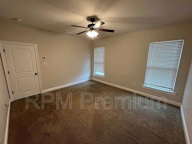 6212 Lake Edge Dr — Photo 17