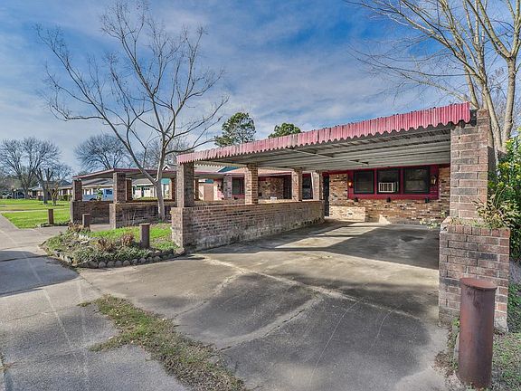 3rd image of 2601 Estate Dr
