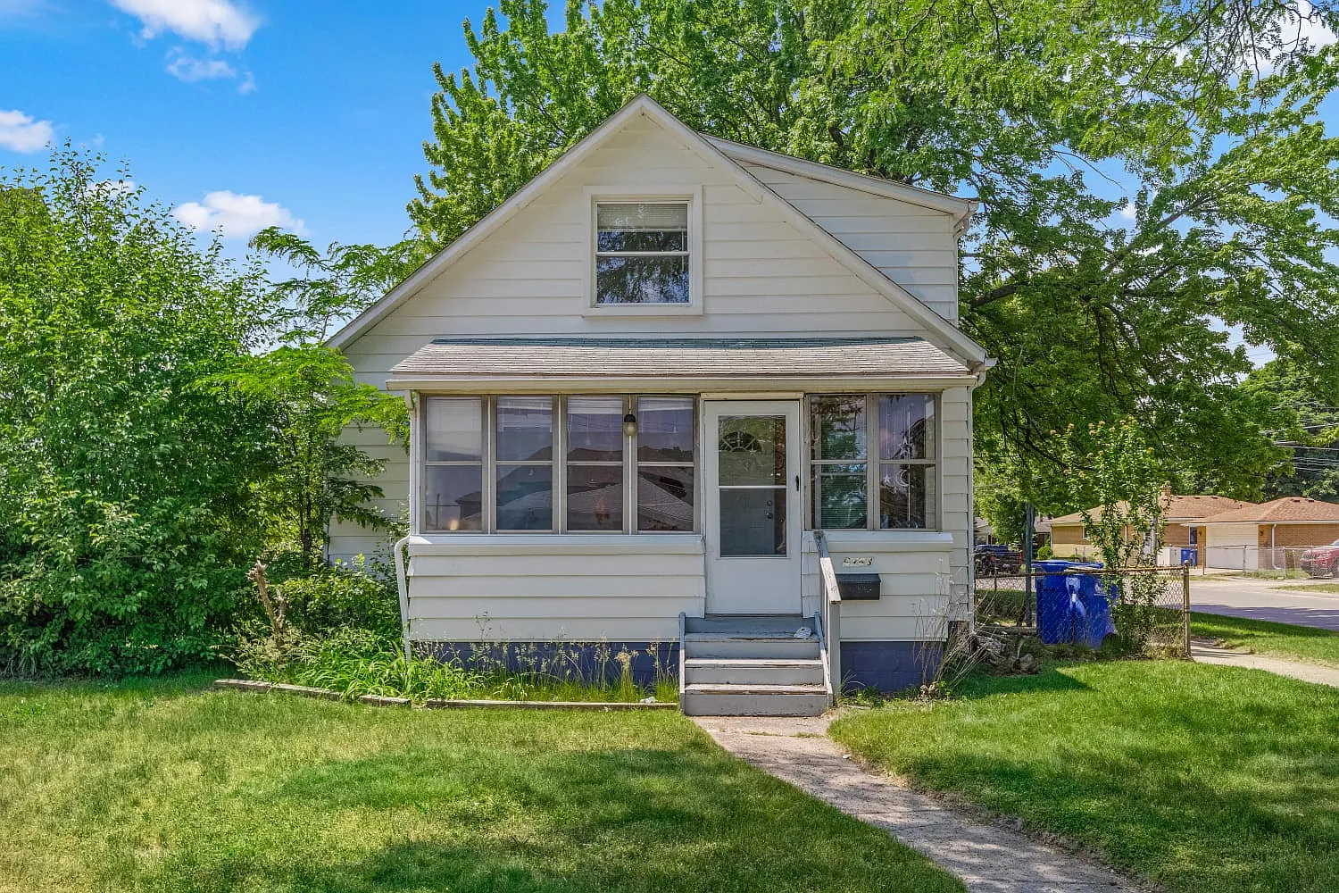 3 bed, 1.5 bath, 1200 sqft, $1,600 — Photo 1