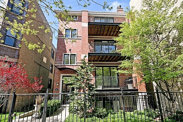 1st image of 4226 N Kenmore Ave APT 1