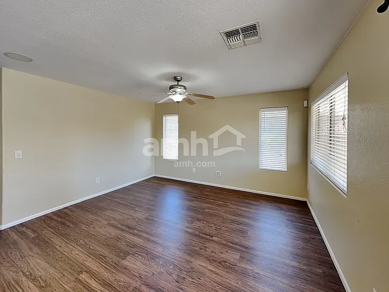 8409 S 50th Ln — Photo 6