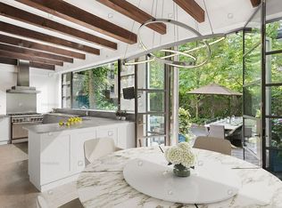 160 E 83rd St, New York, NY 10028