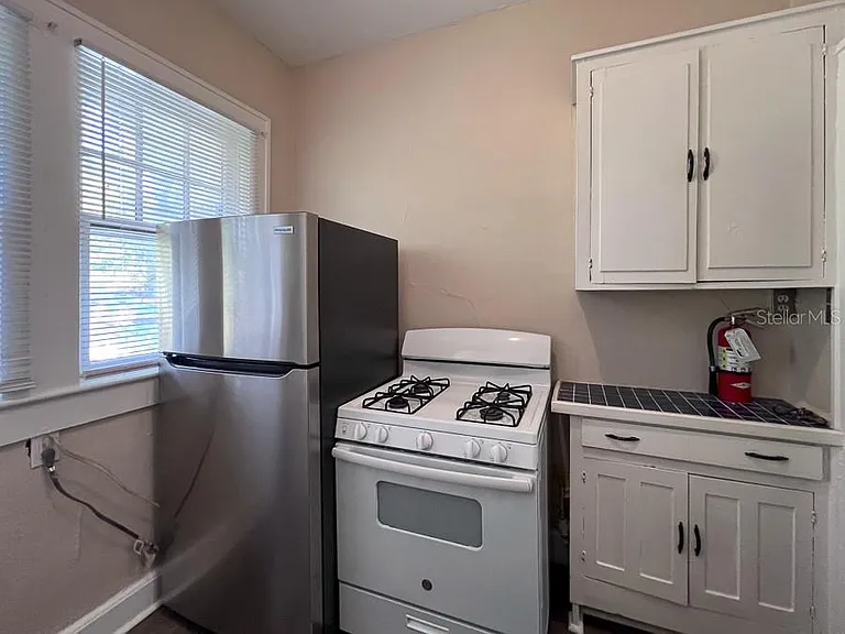 318 NE 2nd Ave #5 — Photo 11