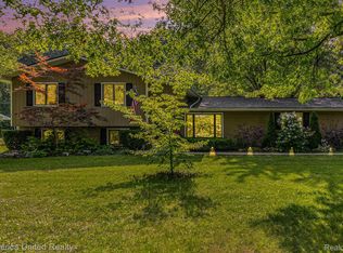 3161 Harvey Lake Rd, Highland, MI 48356