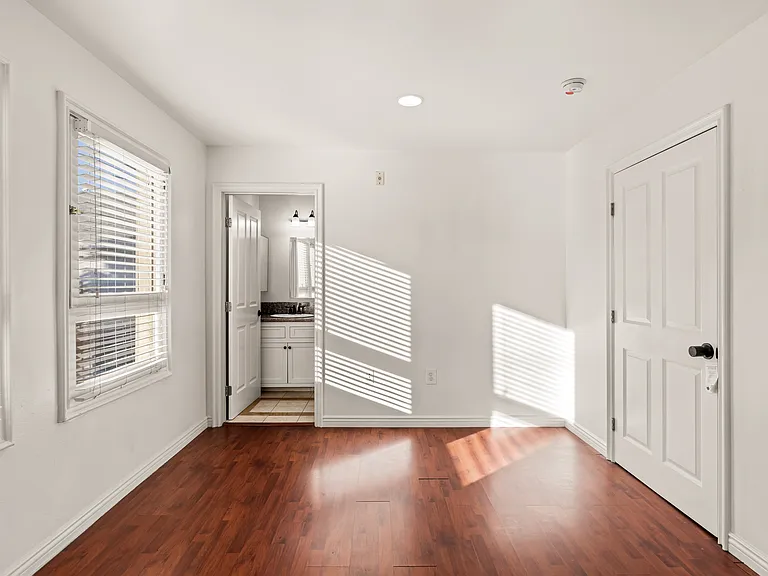 2673 Menlo Ave #3 — Photo 35