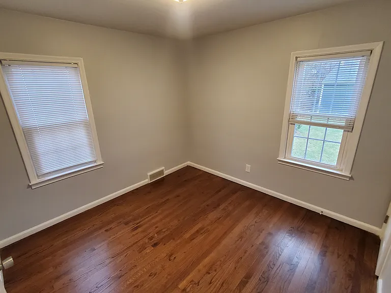 521 N Rembrandt Ave — Photo 13