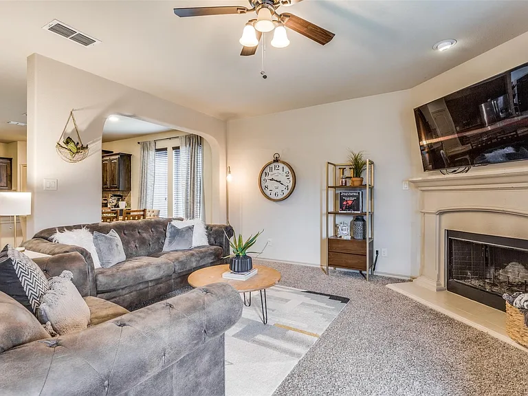 4701 Green River Dr — Photo 10