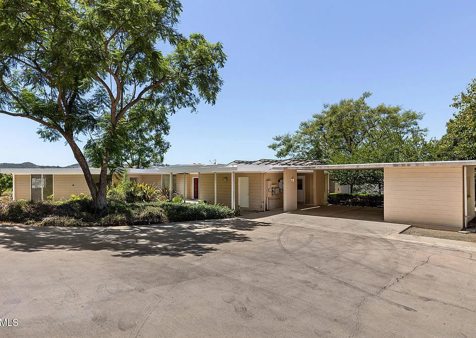 2075 Linda Flora Dr