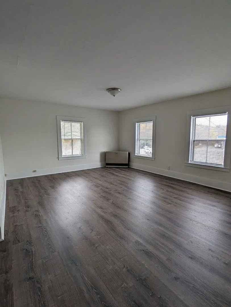 921 Western Ave — Photo 3