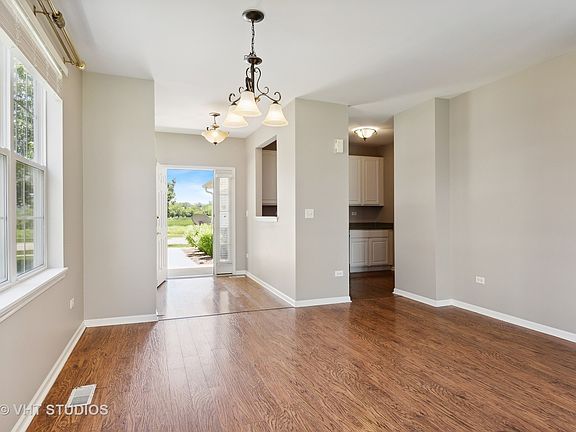 4th image of 2442 Golf Ridge Cir