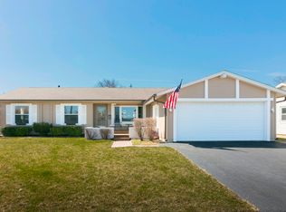 441 Yarmouth Rd, Elk Grove Village, IL 60007