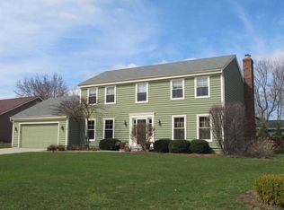 4025 S Victoria Cir, New Berlin, WI 53151