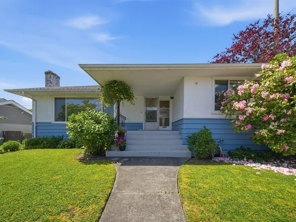 937 Chestnut St, New Westminster, BC V3L 4N4