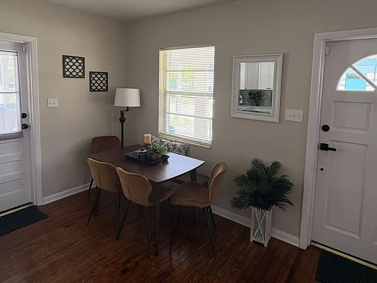 1014 E Okaloosa Ave — Photo 2