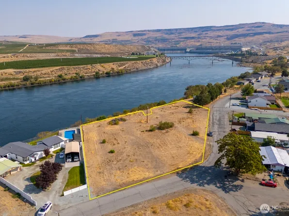 1921 Columbia Boulevard, Bridgeport, WA 98813