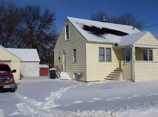 216 W Parker St, Waterloo, IA 50703