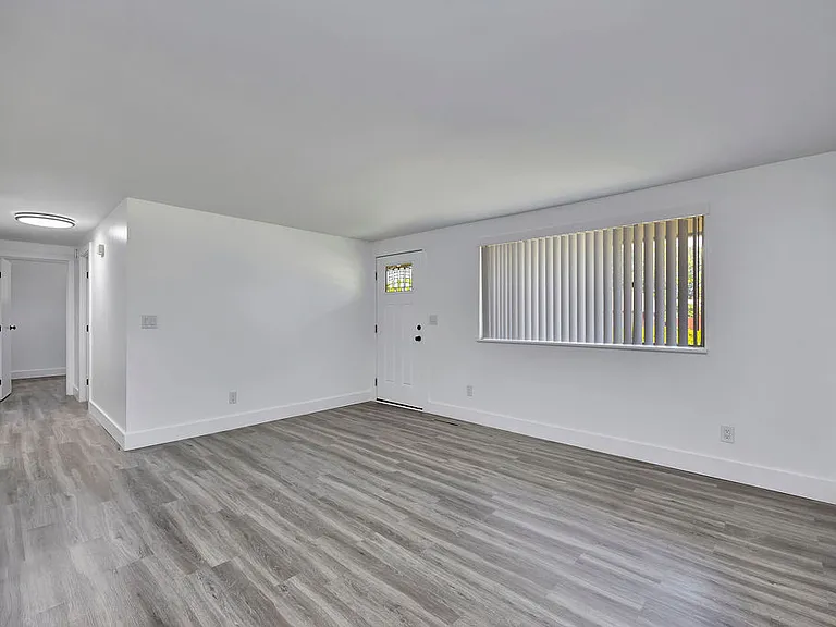 6314 Holbrook Dr — Photo 20