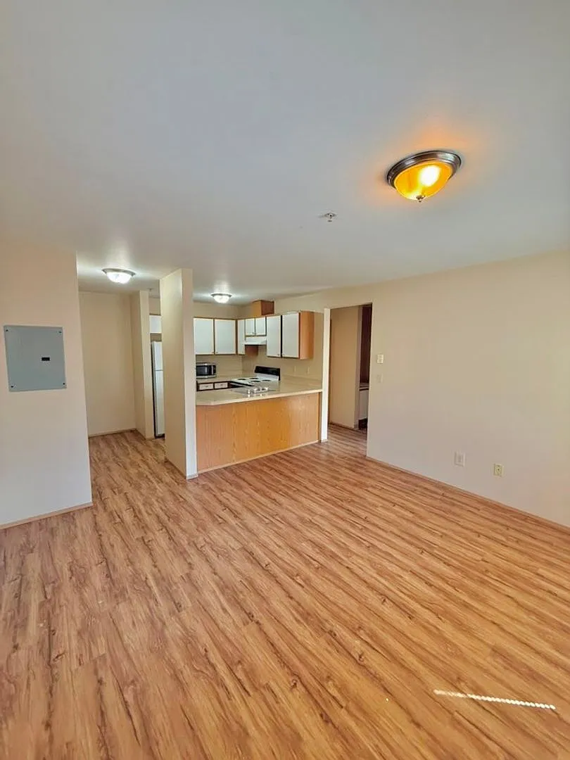 Montlake Villas — Photo 2