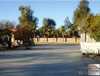4th image of 22723 Oxnard St