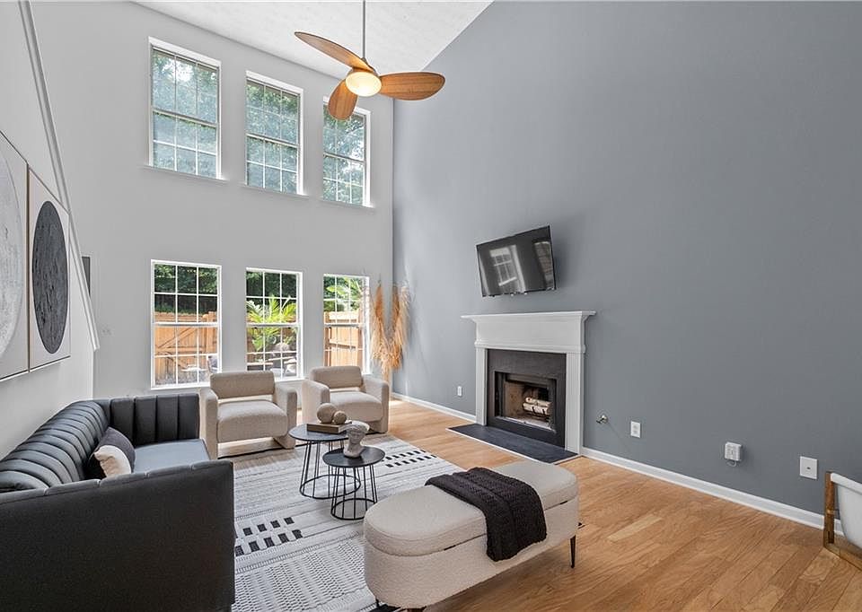 1st image of 1484 Gates Cir SE #1484