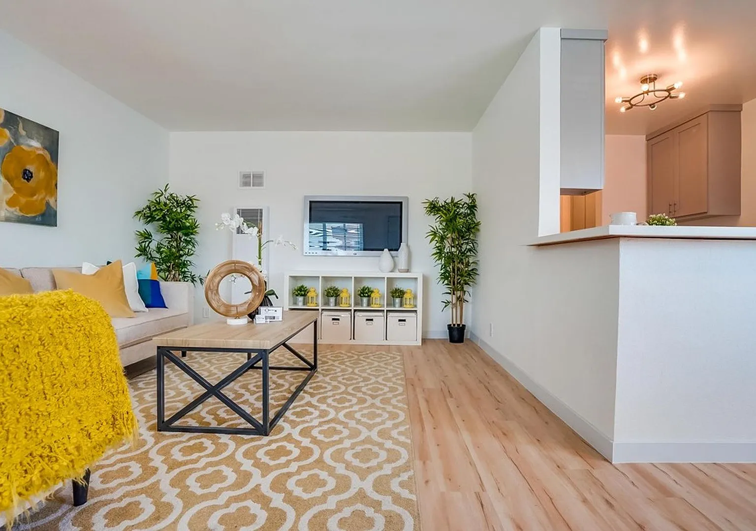 359 East Esther Street — Photo 1