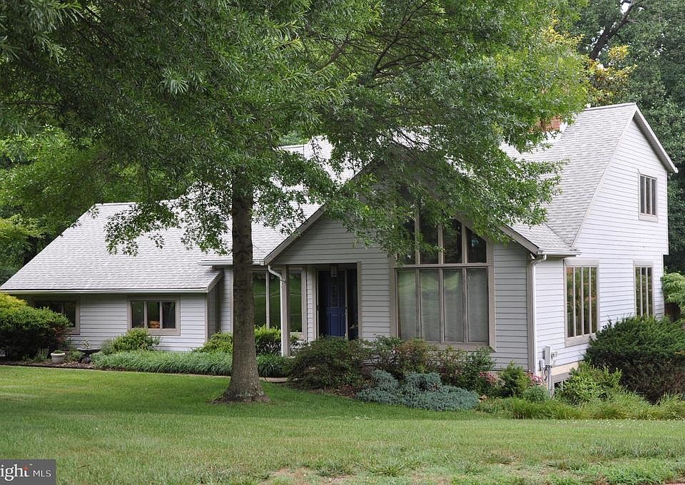 1st image of 1827 Manor Green Ct