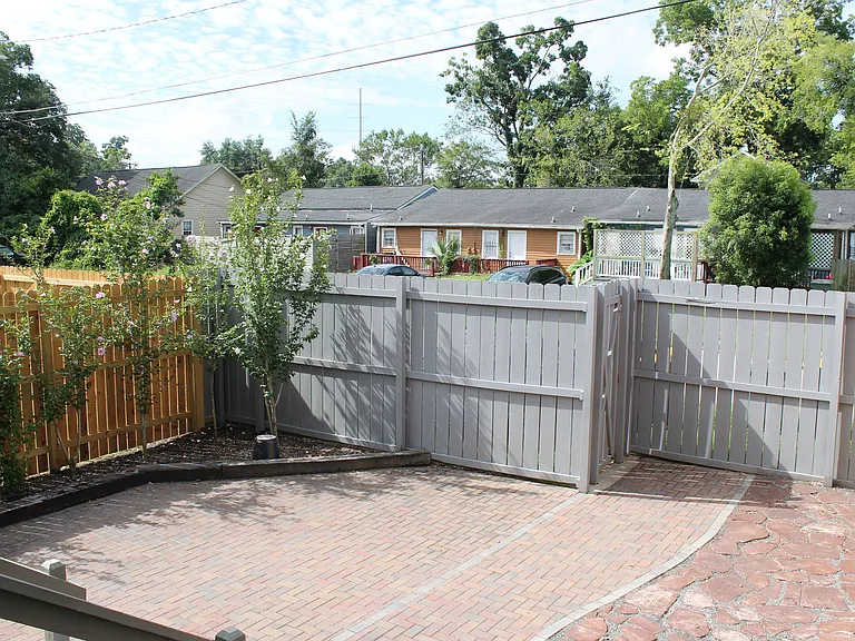 514 E Anderson St #B — Photo 16