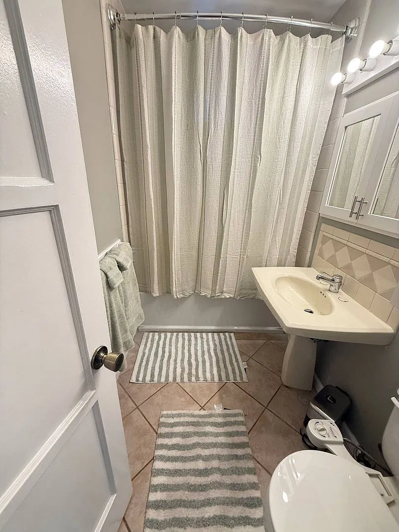 Venice Beach Furnished House 2bd/1Bathroom — Photo 1