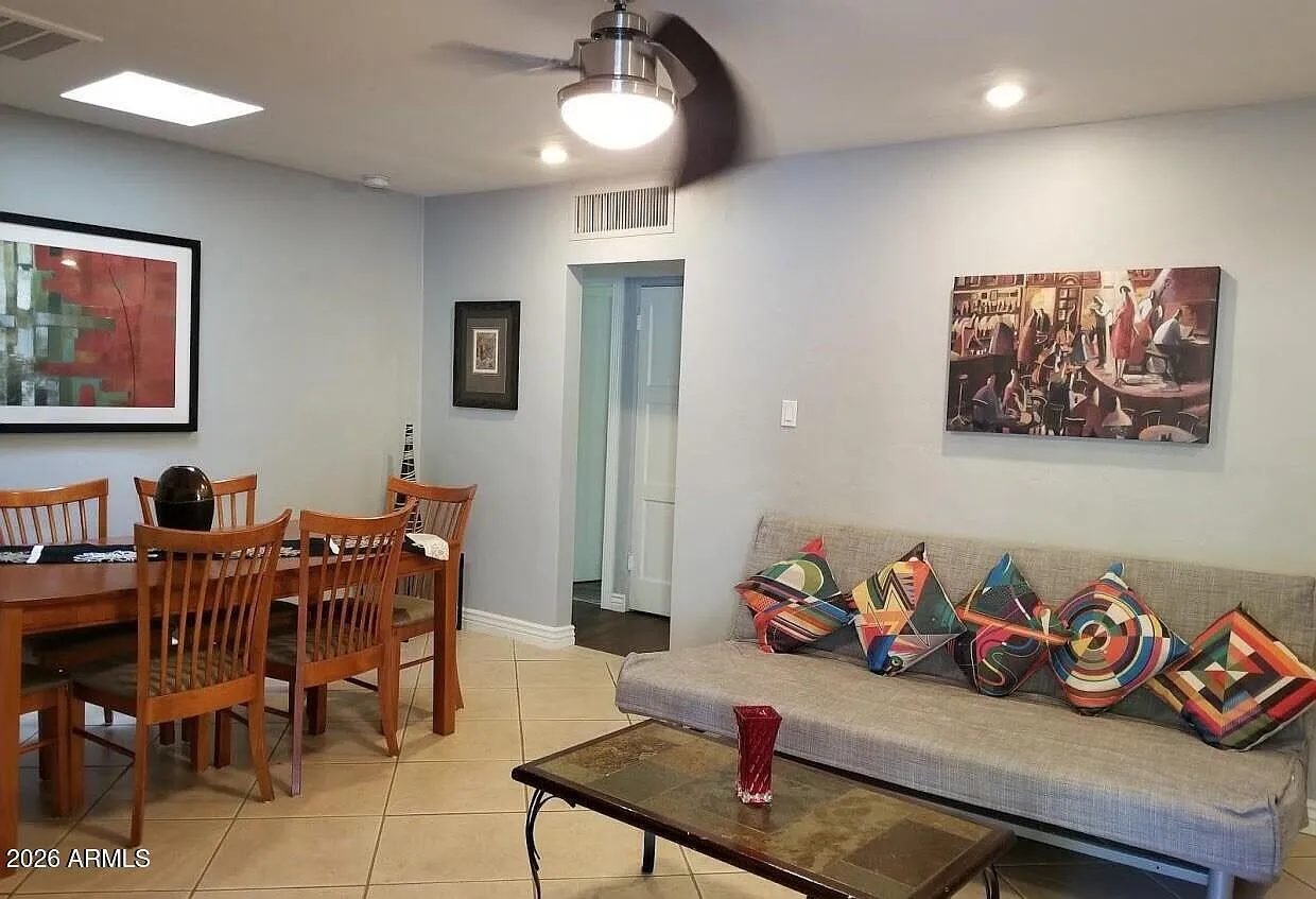 2 bed, 1.0 bath, 1073 sqft, $1,900 — Photo 4