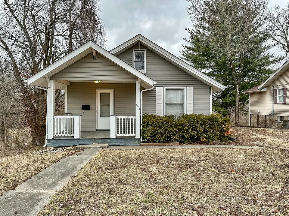 1025 Prickett Ave