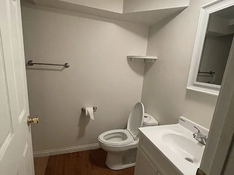 924 Main St — Photo 7