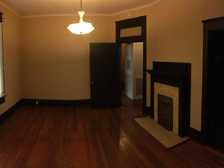 314 W King St — Photo 7