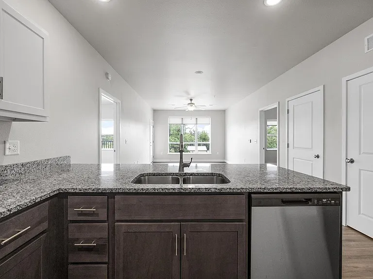 255 Robins Rd — Photo 34