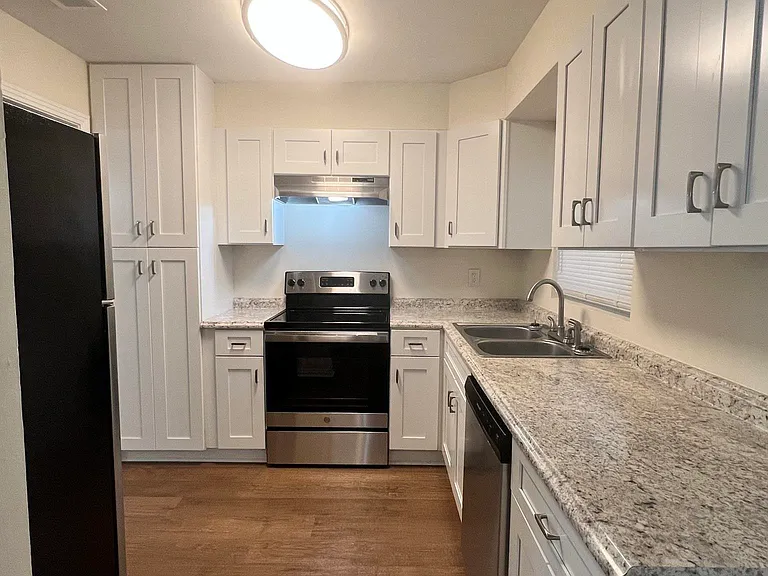 3422 Miami Dr — Photo 5