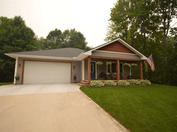 727 Earl St, Boyne City, MI 49712